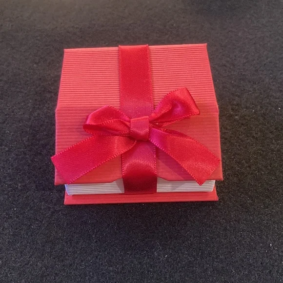 NEW Cubic Zirconia Diamond Stud Earrings - Picture 8 of 11